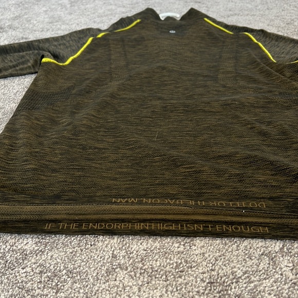 Metal Vent Tech 1/4 Zip - Lululemon - Picture 4 of 5